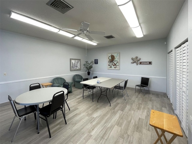 3141 Heron Shores Dr, Venice, FL 34293 - dining area with wood finished floors, a textured ceiling, and ceiling fan