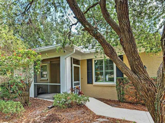 912 Barclay Ct, Venice, FL 34293 - view of front of house featuring stucco siding and a sunroom