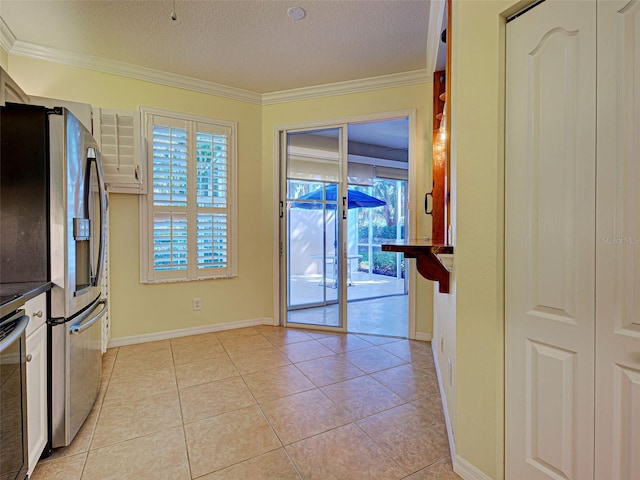 912 Barclay Ct, Venice, FL 34293 - kitchen featuring healthy amount of natural light, ornamental molding, a textured ceiling, baseboards, and light tile patterned floors