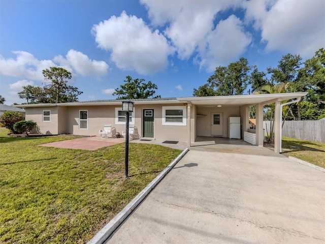 4192 Tarpon Rd, Venice, FL 34293 - ranch-style home featuring concrete driveway, stucco siding, and a carport
