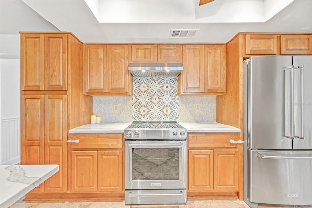 kitchen featuring appliances with stainless steel finishes, under cabinet range hood, and decorative backsplash