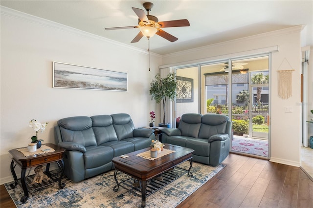 600 Gardens Edge Dr Unit 613, Venice, FL 34285 - living room featuring a ceiling fan, wood finished floors, baseboards, and crown molding