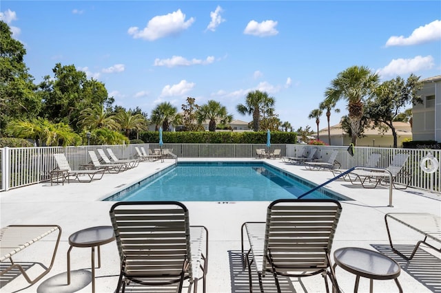 600 Gardens Edge Dr Unit 613, Venice, FL 34285 - community pool with a patio area