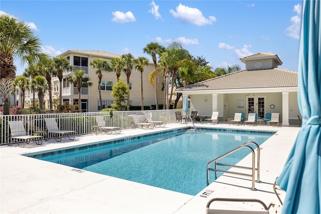 600 Gardens Edge Dr Unit 613, Venice, FL 34285 - community pool with a patio area
