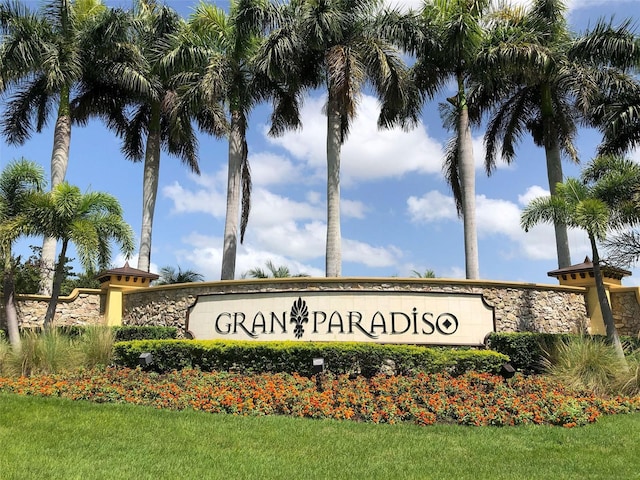 community / neighborhood sign with a lawn
