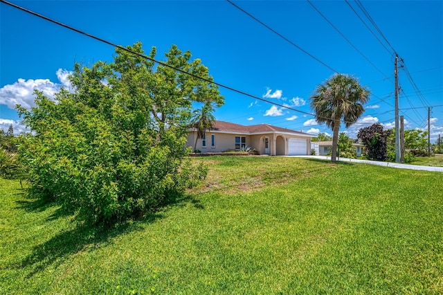 4321 Shamrock Dr, Venice, FL 34293 - view of front facade featuring driveway, a garage, stucco siding, and a front yard