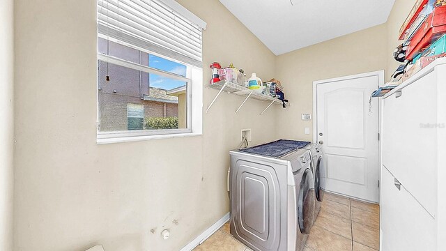 632 Tanana Fall Dr, Ruskin, FL 33570 - clothes washing area with independent washer and dryer, light tile patterned flooring, and baseboards
