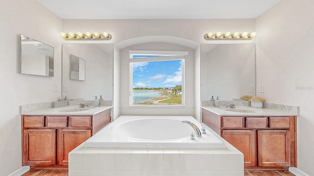 632 Tanana Fall Dr, Ruskin, FL 33570 - full bath with a garden tub and two vanities