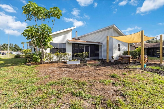 1439 Strada D Argento, Venice, FL 34292 - back of property with a sunroom and a lawn