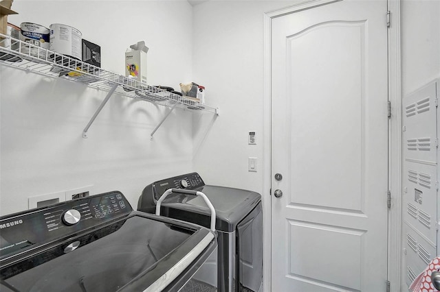 washroom featuring washing machine and clothes dryer