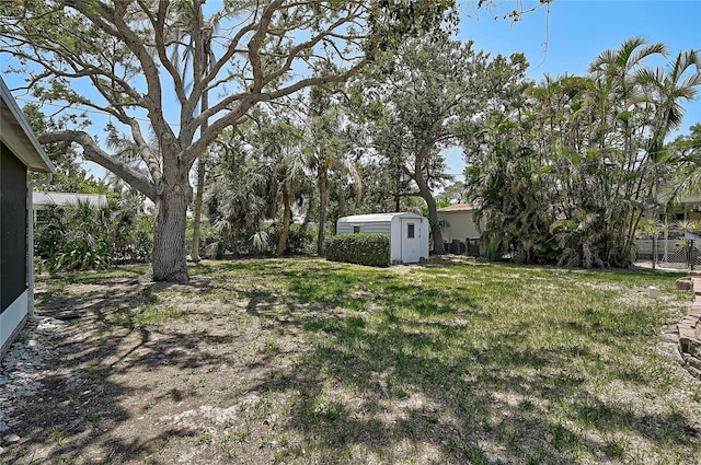 417 Shore Rd Unit A & B, Nokomis, FL 34275 - view of yard