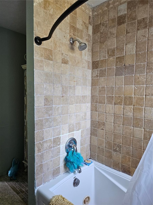 1103 Lucille Ave, Nokomis, FL 34275 - bathroom featuring shower / tub combo with curtain