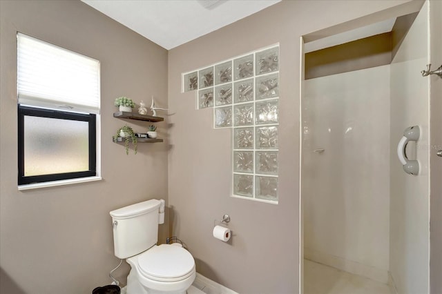 1515 Pecan St, Nokomis, FL 34275 - full bathroom featuring toilet, walk in shower, and baseboards