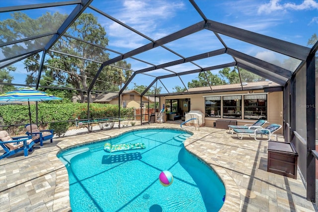 1515 Pecan St, Nokomis, FL 34275 - outdoor pool with a patio area and glass enclosure