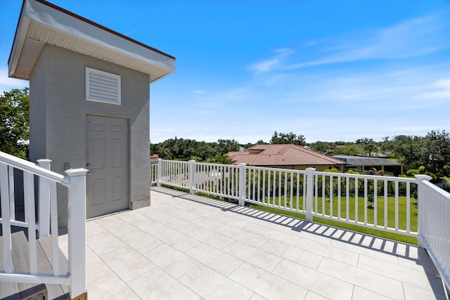 2322 Bayshore Rd, Nokomis, FL 34275 - view of patio featuring a balcony