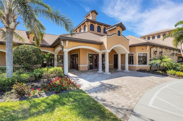 2104 Batello Dr, Venice, FL 34292 - view of front of house featuring stucco siding and a tiled roof