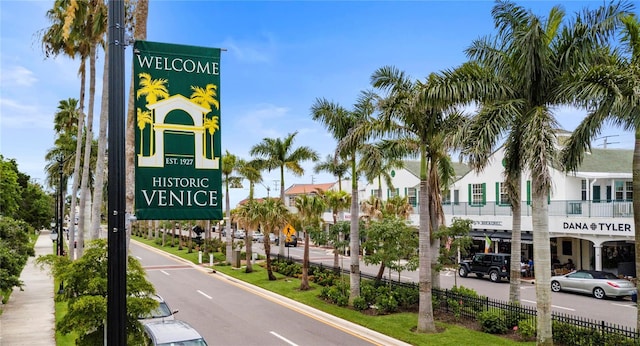 2104 Batello Dr, Venice, FL 34292 - exterior view