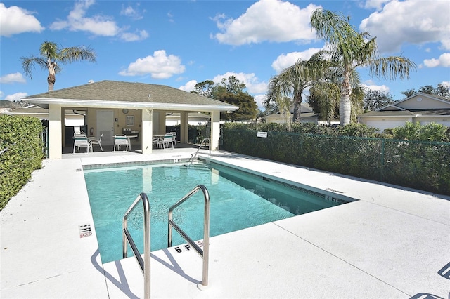 1104 Auburn Cove Cir, Venice, FL 34292 - community pool featuring a patio area and grilling area