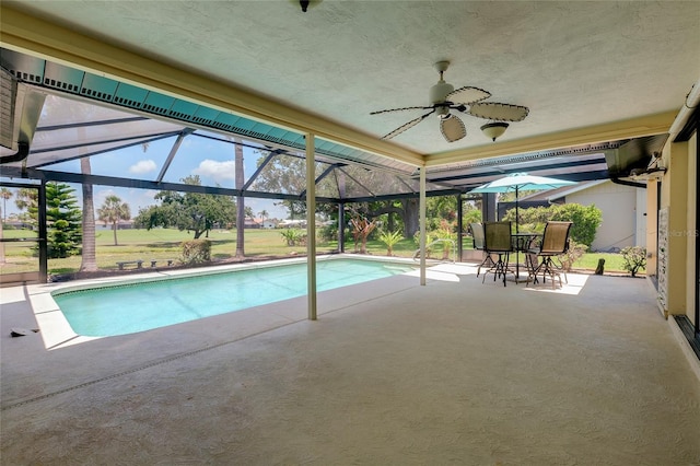 915 S Doral Ln, Venice, FL 34293 - outdoor pool featuring a patio, a ceiling fan, and a lanai