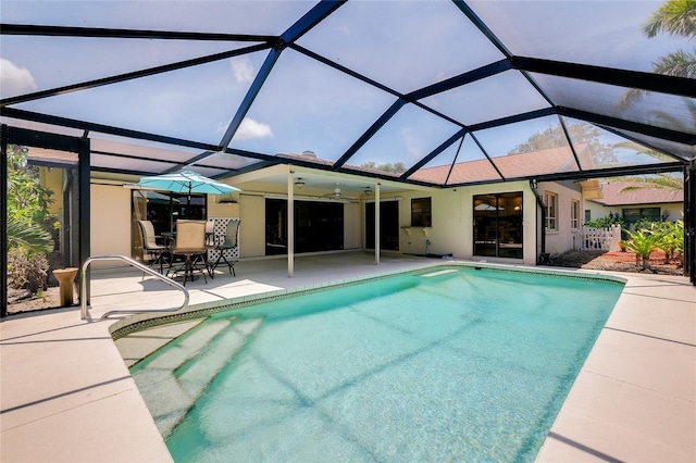 915 S Doral Ln, Venice, FL 34293 - outdoor pool with a patio area and a lanai