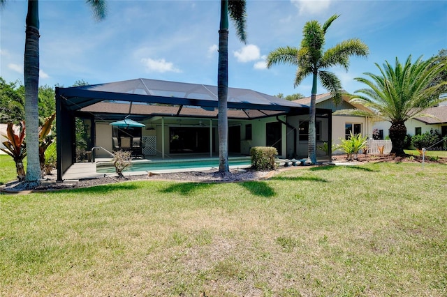 915 S Doral Ln, Venice, FL 34293 - rear view of property featuring a lanai, an outdoor pool, and a yard