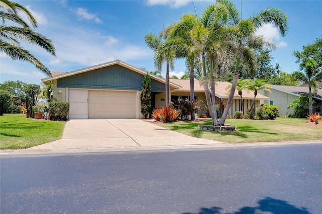 915 S Doral Ln, Venice, FL 34293 - ranch-style house featuring a garage, a front lawn, and driveway