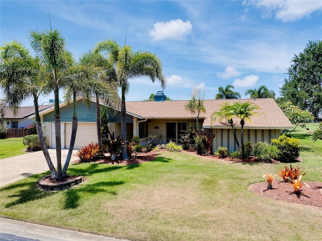 915 S Doral Ln, Venice, FL 34293 - single story home featuring concrete driveway, a front lawn, and a garage