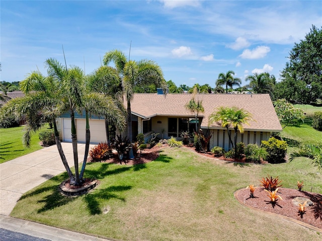915 S Doral Ln, Venice, FL 34293 - ranch-style home with concrete driveway, a front yard, and stucco siding