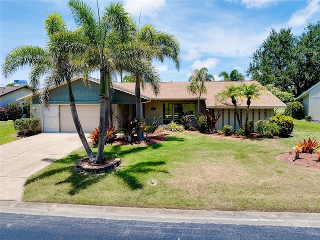 915 S Doral Ln, Venice, FL 34293 - single story home featuring a garage, driveway, and a front yard