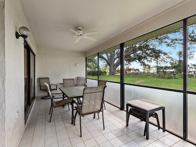 114 Southampton Pl N Unit 237, Venice, FL 34293 - sunroom / solarium featuring ceiling fan and outdoor dining area