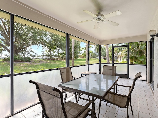 114 Southampton Pl N Unit 237, Venice, FL 34293 - sunroom / solarium featuring ceiling fan and outdoor dining area