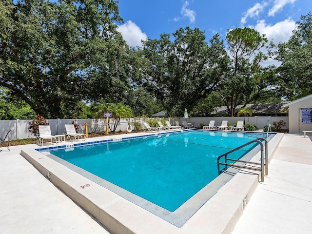 114 Southampton Pl N Unit 237, Venice, FL 34293 - community pool with a patio