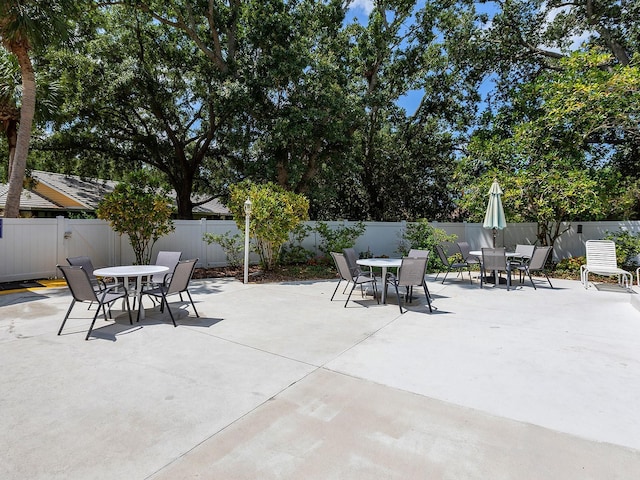 114 Southampton Pl N Unit 237, Venice, FL 34293 - fenced backyard featuring outdoor dining space and a patio