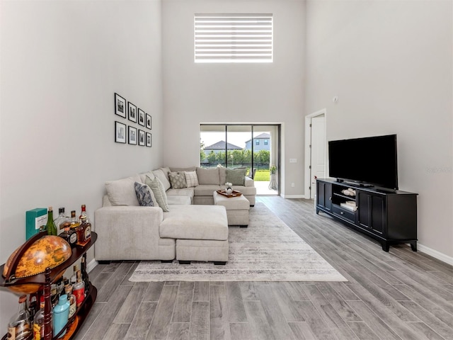 15364 Isla Palma Ln, Nokomis, FL 34275 - living room featuring wood finished floors, baseboards, and a high ceiling