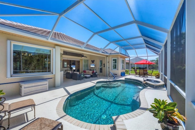 5018 Bella Terra Dr, Venice, FL 34293 - view of swimming pool featuring an outdoor hangout area, a patio area, ceiling fan, a lanai, and a pool with connected hot tub