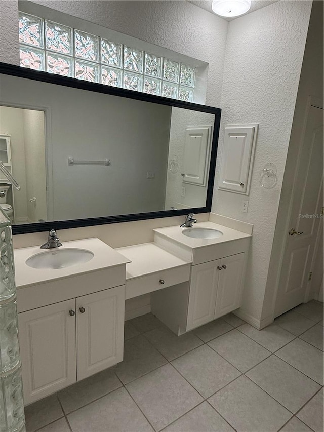 3790 Cadbury Cir Unit 40, Venice, FL 34293 - bathroom with a textured wall, vanity, tile patterned floors, and baseboards