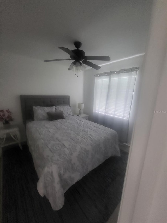 482 Pendleton Pl, Venice, FL 34292 - bedroom featuring a ceiling fan