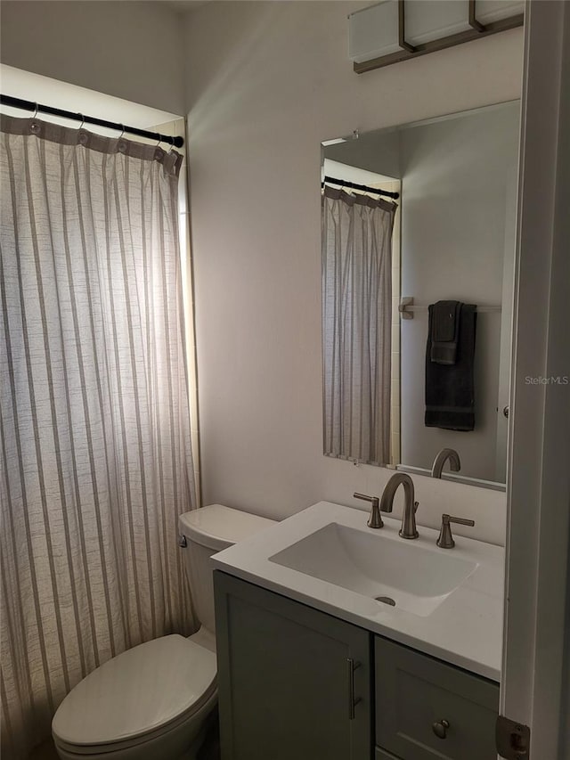 482 Pendleton Pl, Venice, FL 34292 - full bathroom featuring vanity and a shower with shower curtain