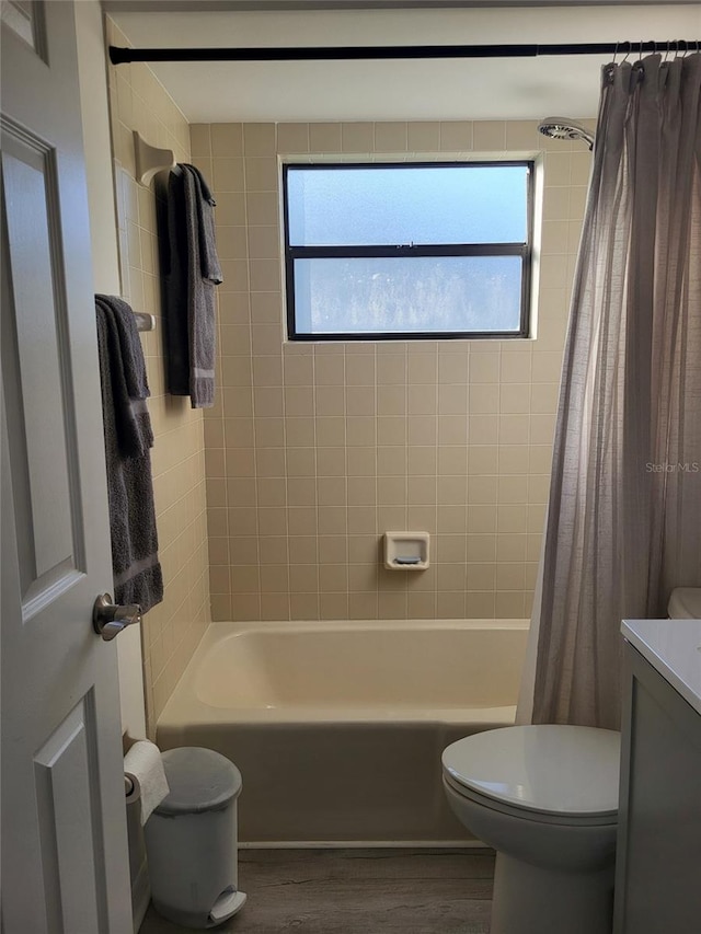 482 Pendleton Pl, Venice, FL 34292 - bathroom featuring wood finished floors, shower / tub combo, and vanity