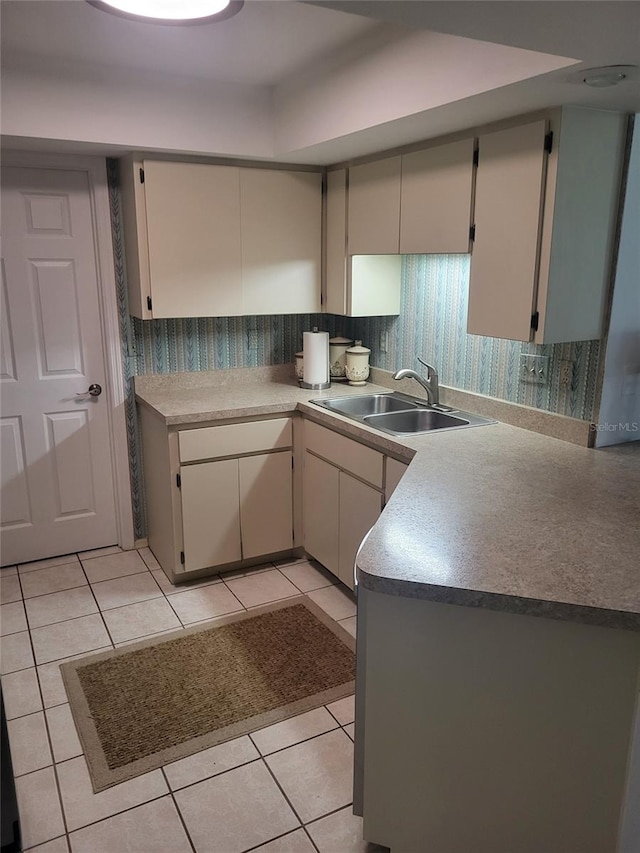 482 Pendleton Pl, Venice, FL 34292 - kitchen with light tile patterned flooring and light countertops