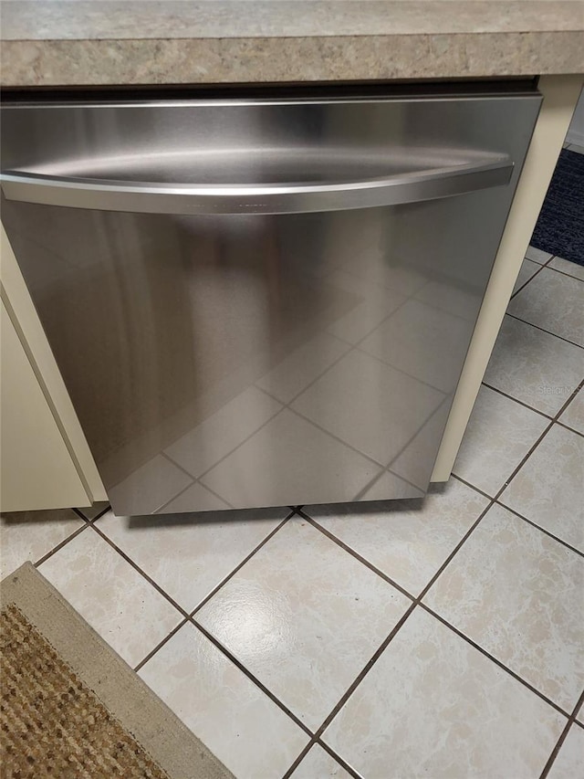 482 Pendleton Pl, Venice, FL 34292 - kitchen view of stainless steel dishwasher