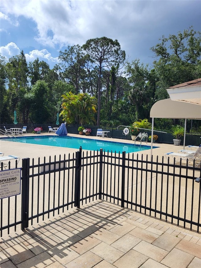 482 Pendleton Pl, Venice, FL 34292 - community pool with a patio and view of wooded area