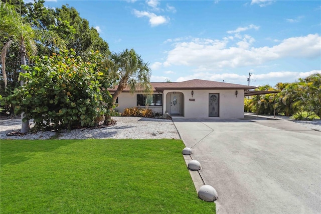 2555 Yucca Rd, Venice, FL 34293 - ranch-style house featuring concrete driveway, stucco siding, and a front yard