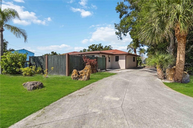 2555 Yucca Rd, Venice, FL 34293 - ranch-style home with concrete driveway and stucco siding