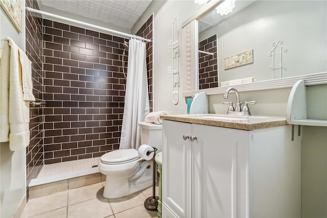 2555 Yucca Rd, Venice, FL 34293 - bathroom featuring tile patterned flooring, vanity, and tiled shower