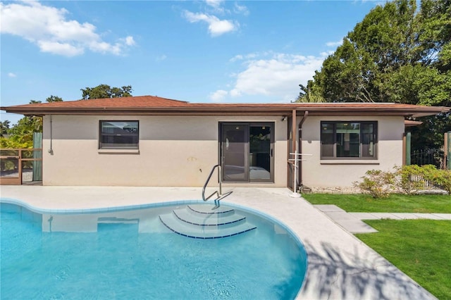 2555 Yucca Rd, Venice, FL 34293 - back of property with stucco siding, an outdoor pool, and a patio area