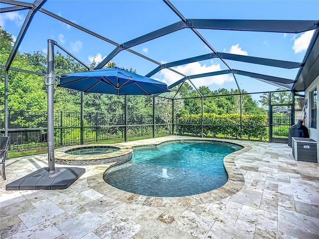 20749 Swallowtail Ct, Venice, FL 34293 - view of swimming pool featuring a pool with connected hot tub, a patio, and a fenced backyard