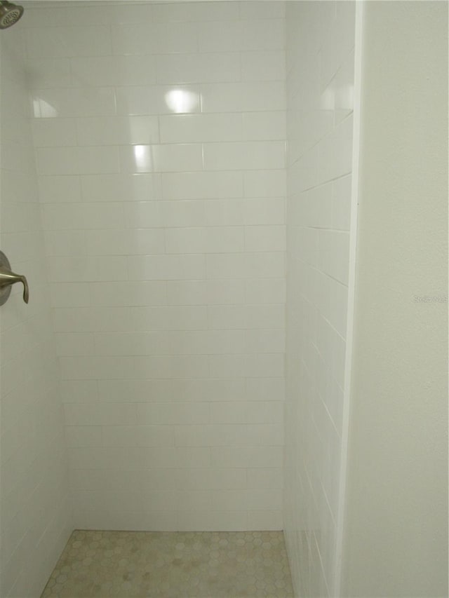 999 Inlet Cir Unit D101, Venice, FL 34285 - full bathroom featuring tiled shower