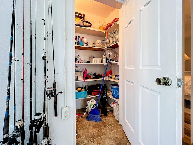 999 Inlet Cir Unit D101, Venice, FL 34285 - view of pantry