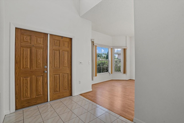 9528 Knightsbridge Cir, Sarasota, FL 34238 - entrance foyer featuring light tile patterned flooring and baseboards